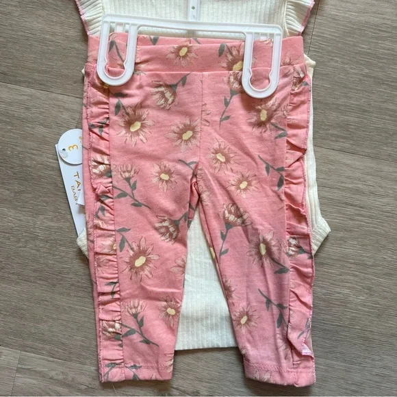 NWT Cream and Pink Onesie Set - Picture 5 of 7
